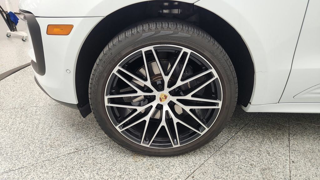 Used 2022 Porsche Macan AWD/4WD image 16