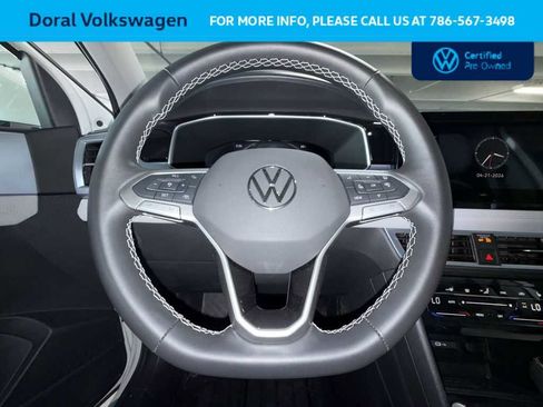 Used 2025 Volkswagen Taos SE FWD image 15