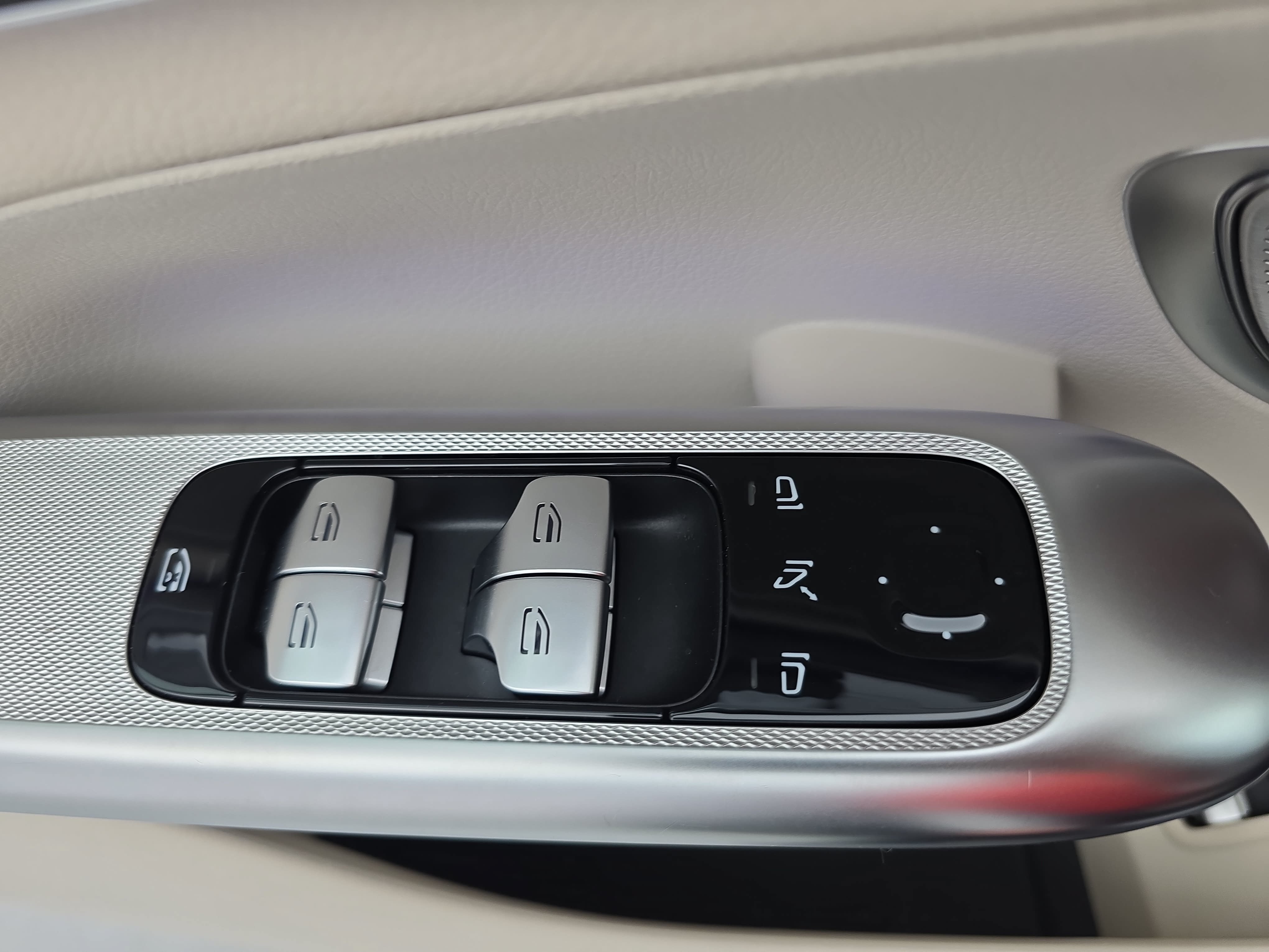 Certified 2026 Mercedes-Benz GLC 300 image 28