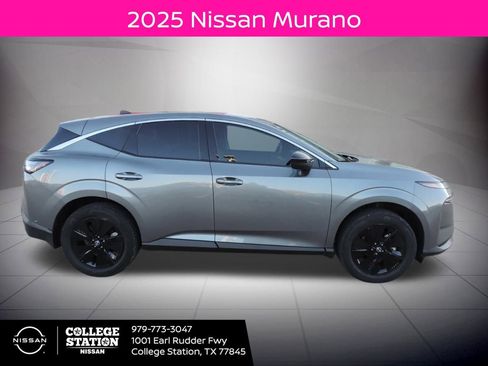 Used 2025 Nissan Murano SV image 2