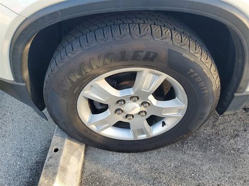 Used 2012 GMC Acadia SLE image 3