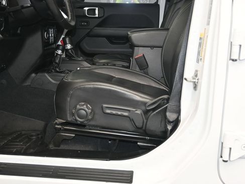 Used 2023 Jeep Wrangler Unlimited Sahara w/ Cold Weather Group AWD/4WD image 22