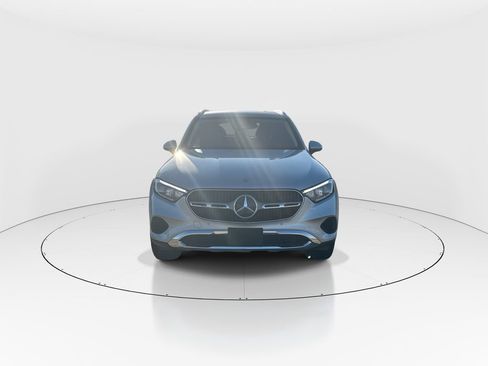 Used 2025 Mercedes-Benz GLC 350e 4MATIC image 3