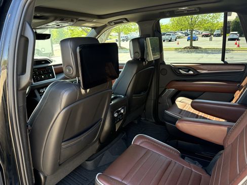 Used 2023 GMC Yukon Denali Ultimate AWD/4WD image 14