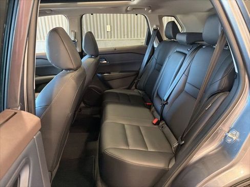 Used 2023 Nissan Rogue SL w/ SL Premium Package image 11