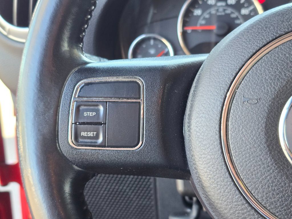 Used 2013 Jeep Wrangler Unlimited Sahara AWD/4WD image 20