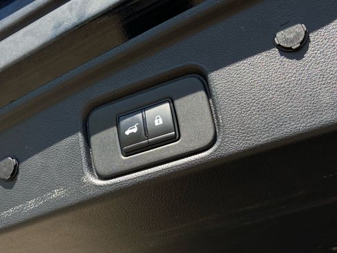 Used 2025 Nissan Pathfinder SV AWD/4WD image 18