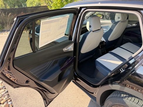 New 2025 Volkswagen ID.4 Pro S Plus AWD/4WD image 19