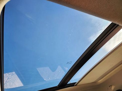 Certified 2023 Volvo XC40 B5 Ultimate w/ Climate Package image 26