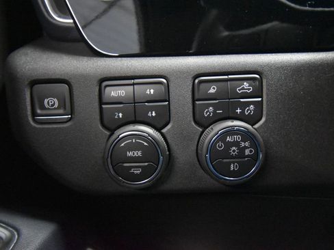 Used 2025 Chevrolet Silverado 2500 High Country image 9