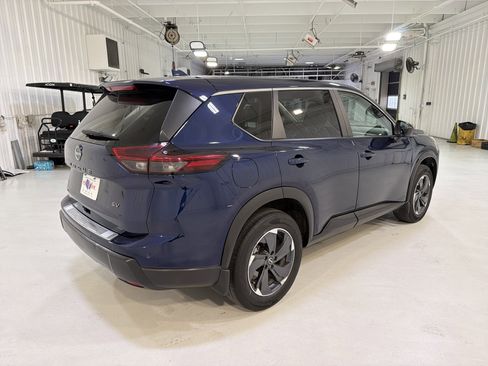 Used 2024 Nissan Rogue SV FWD image 5