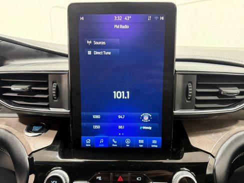 Used 2023 Ford Explorer Platinum w/ Technology Package image 16