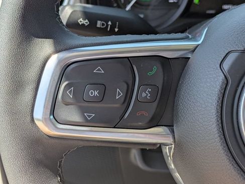 Used 2025 Jeep Wrangler Unlimited Sahara AWD/4WD image 18