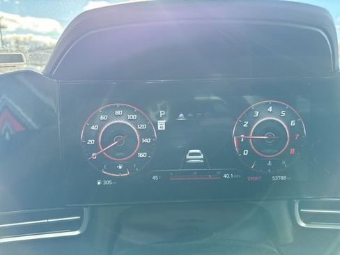 Used 2024 Hyundai Elantra Limited image 13