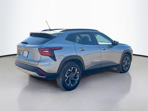 Used 2024 Chevrolet Trax LT w/ Driver Confidence Package image 7