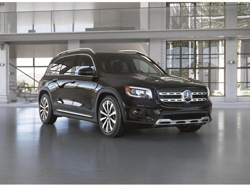 Certified 2022 Mercedes-Benz GLB 250 4MATIC image 11