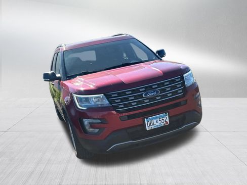 Used 2016 Ford Explorer XLT w/ Equipment Group 202A AWD/4WD image 16