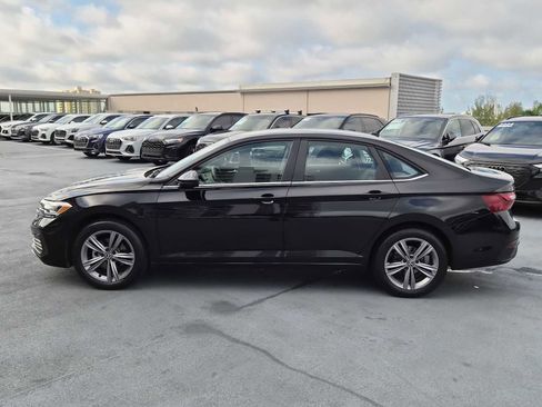 Used 2023 Volkswagen Jetta SE image 3