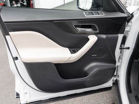 Used 2019 Jaguar F-PACE SVR AWD/4WD image 10