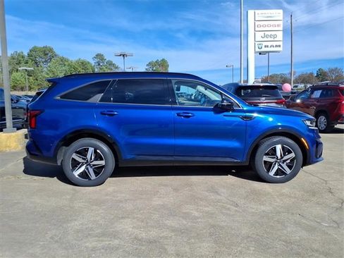 Used 2022 Kia Sorento EX image 2