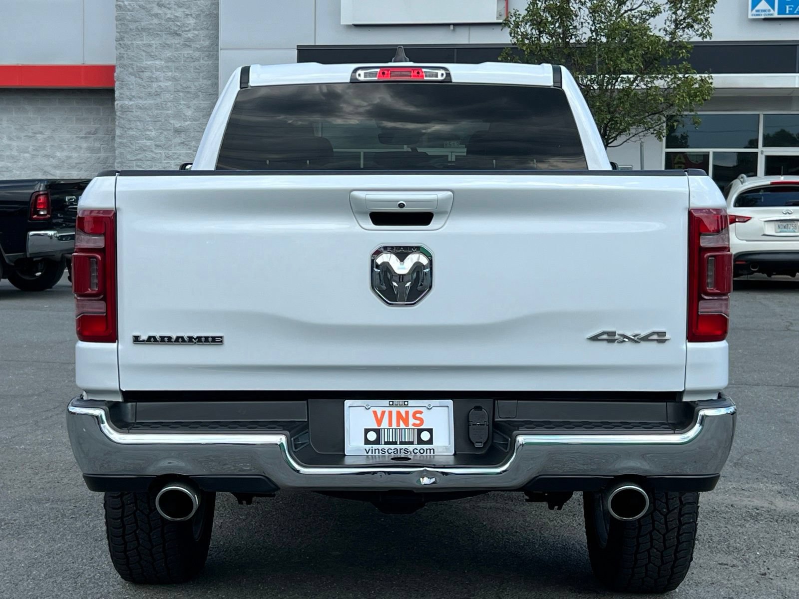 Used 2024 RAM 1500 Laramie AWD/4WD image 12