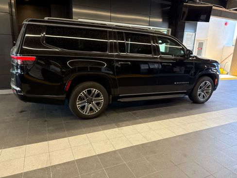 Used 2024 Jeep Wagoneer L Series II w/ Flexible Seating Group RWD image 13