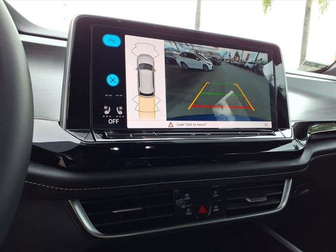 Used 2024 Volkswagen Atlas Cross Sport SE image 13