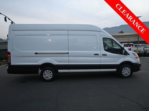Used 2022 Ford E-Transit 148 High Roof Extended image 9