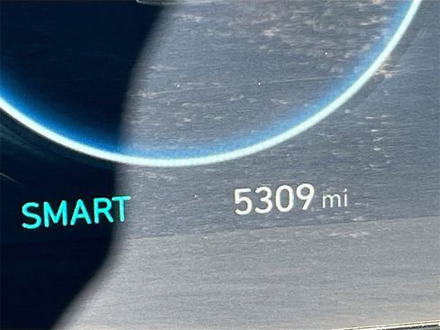 Used 2024 Hyundai Elantra Limited image 12