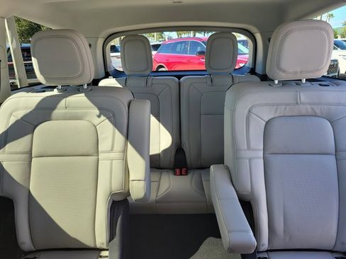 Certified 2025 Lincoln Aviator Reserve w/ Luxury Package image 18