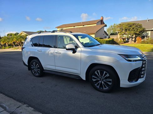 Used 2024 Lexus LX 600 4WD w/ Interior Upgrade Package image 15