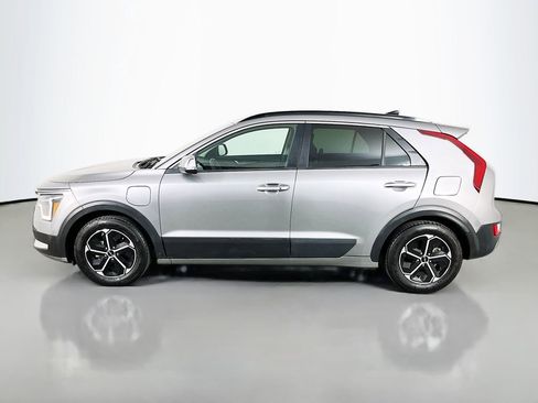 Used 2023 Kia Niro EX w/ EX Cold Weather Package FWD image 5