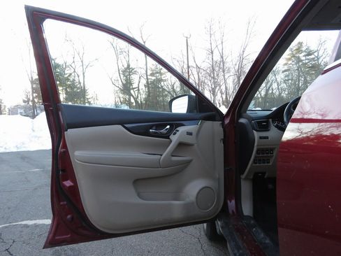 Used 2018 Nissan Rogue SL image 8