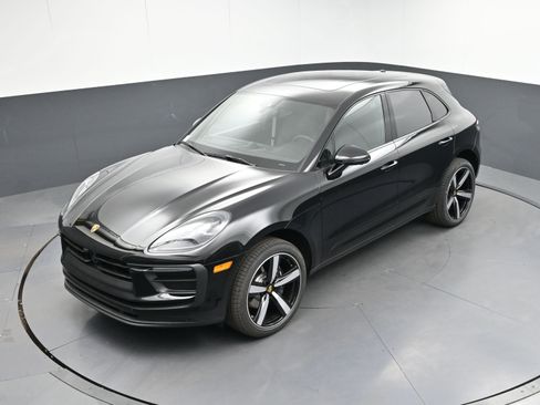 Certified 2025 Porsche Macan image 33