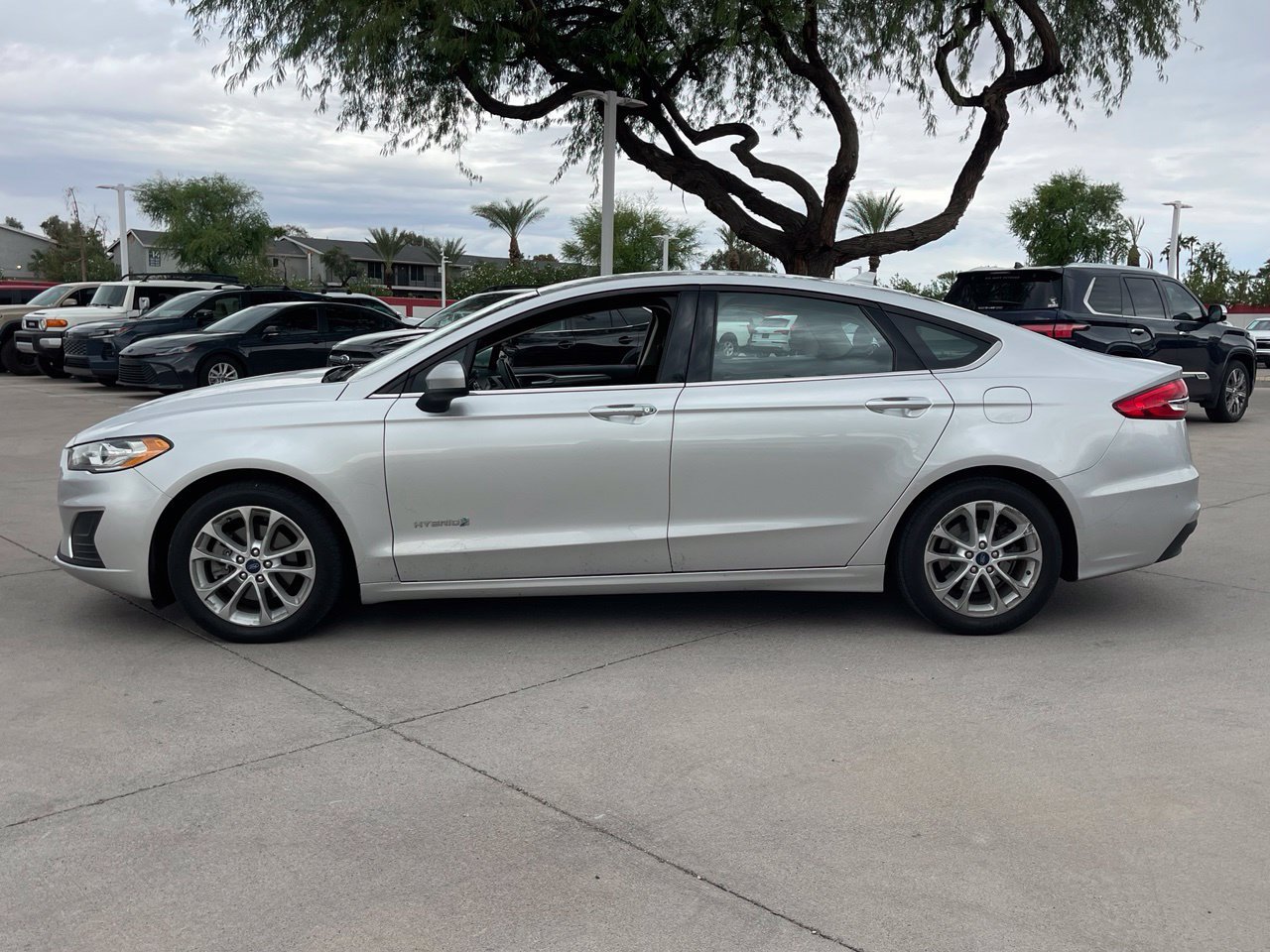 Used 2019 Ford Fusion SE FWD image 5