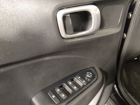 Used 2020 Hyundai Venue SEL FWD image 27