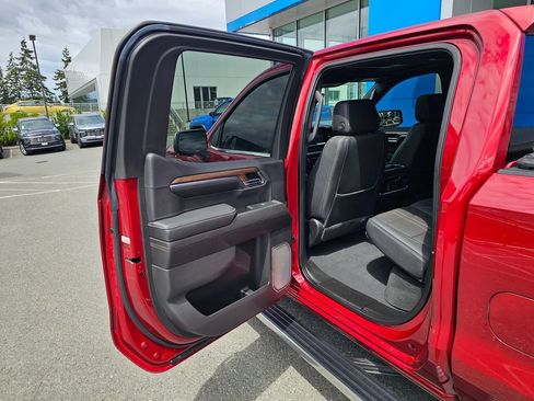 Used 2023 Chevrolet Silverado 1500 High Country w/ High Country Premium Package AWD/4WD image 16