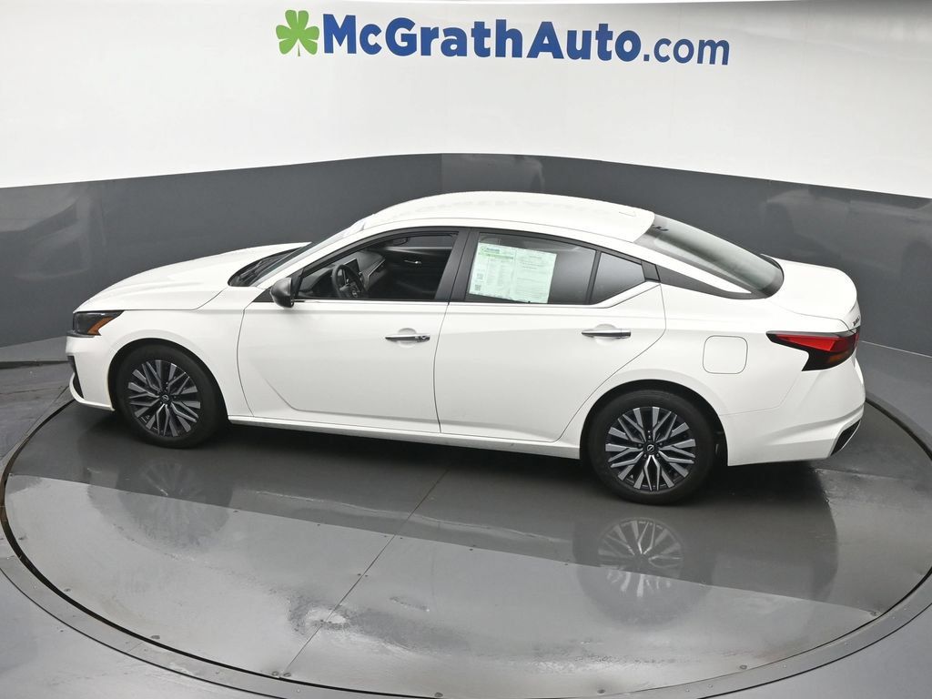Used 2025 Nissan Altima 2.5 SV FWD image 23