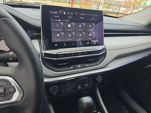 Used 2022 Jeep Compass Limited image 25