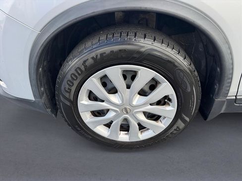 Used 2015 Nissan Rogue S FWD image 9
