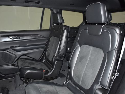 Used 2023 Jeep Grand Cherokee L Laredo AWD/4WD image 24