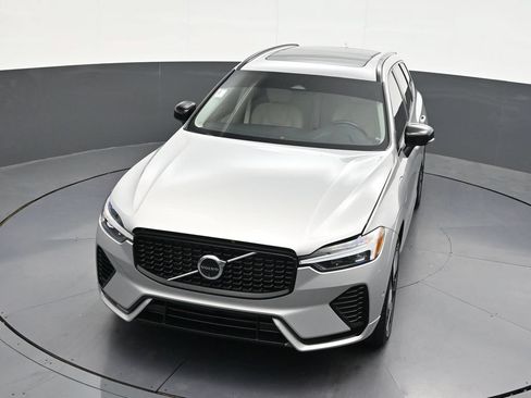 Certified 2025 Volvo XC60 T8 Plus w/ Protection Package Premier AWD/4WD image 24