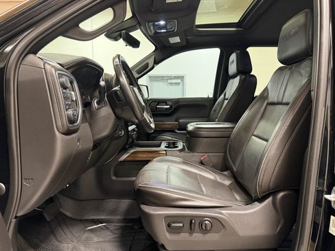 Used 2019 Chevrolet Silverado 1500 High Country w/ Technology Package AWD/4WD image 11