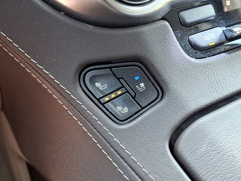Used 2019 Chevrolet Tahoe Premier AWD/4WD image 26