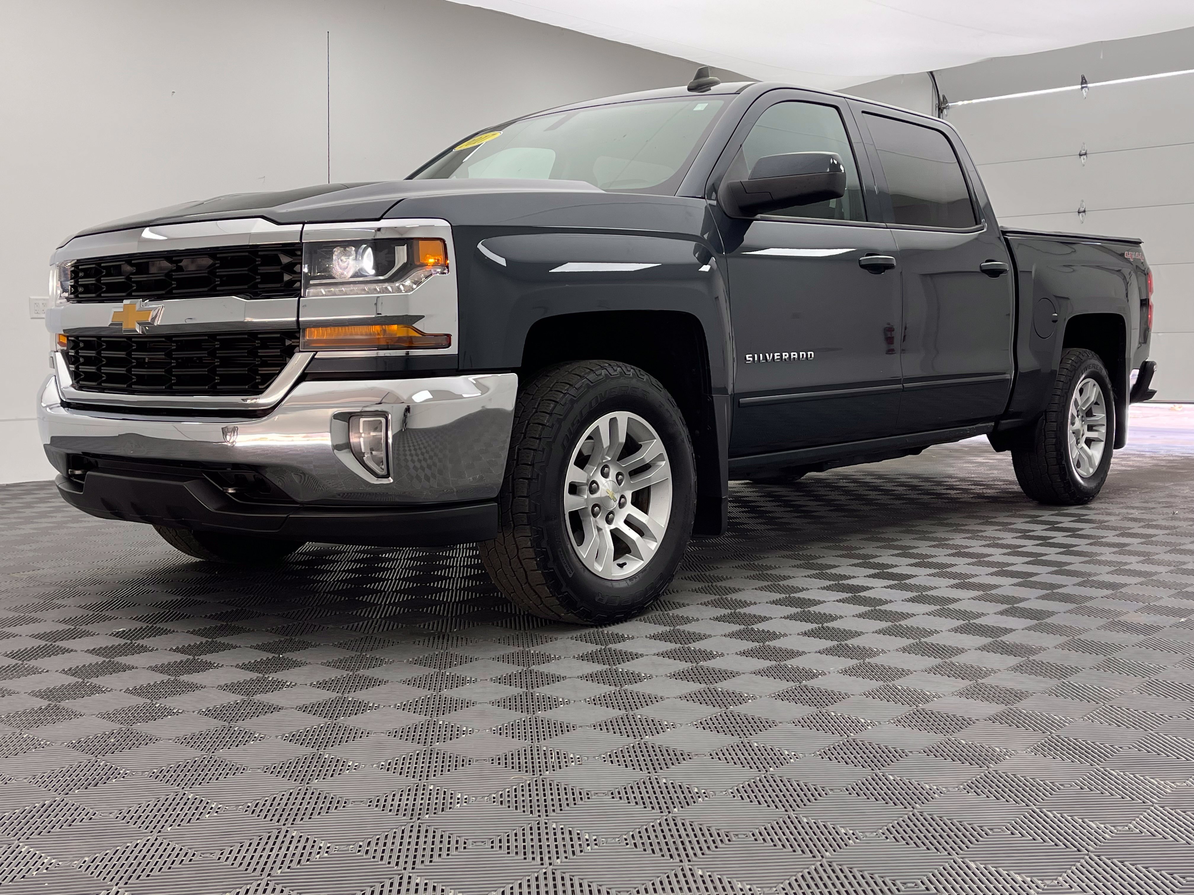 Used 2017 Chevrolet Silverado 1500 LT w/ All Star Edition AWD/4WD image 2