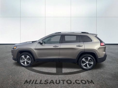 Used 2019 Jeep Cherokee Limited image 11
