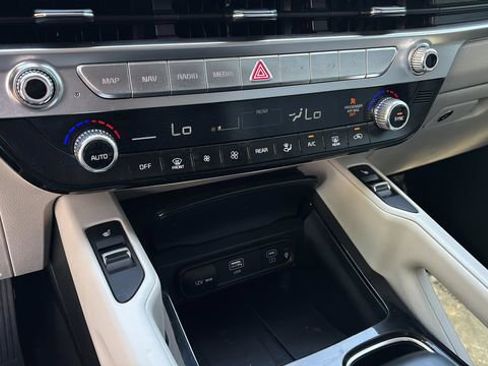 Used 2024 Kia Telluride S FWD image 31