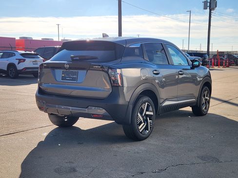 Used 2025 Nissan Kicks SV image 6