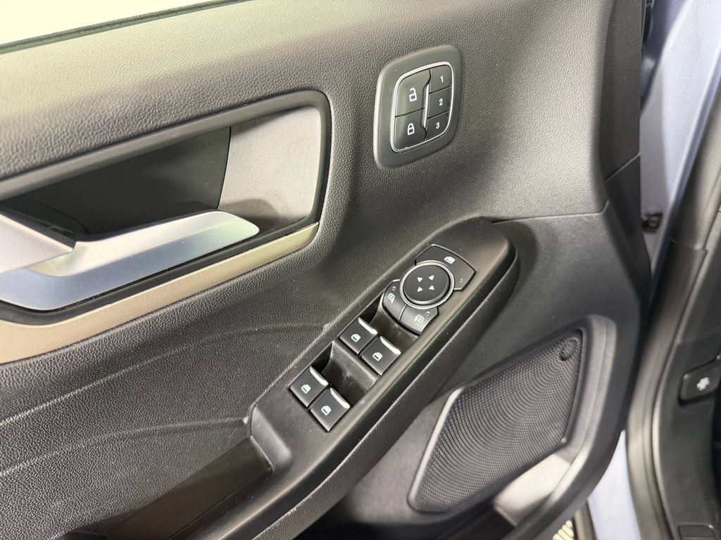 Used 2022 Ford Escape SEL w/ Technology Package AWD/4WD image 17