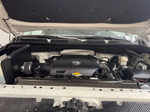 Used 2016 Toyota Tundra SR5 w/ TRD Off Road Package AWD/4WD image 21